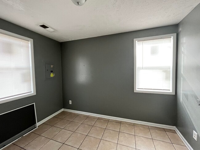 Building Photo - 514 Johnson St