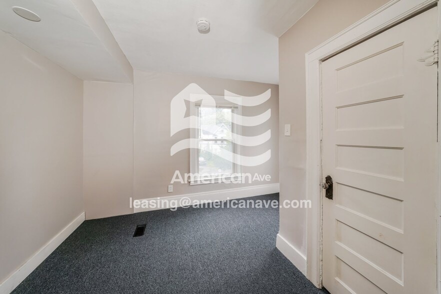 Building Photo - 339 W Calthrop Ave