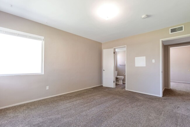 Building Photo - Single Family Home in Hoffman Heights - So...