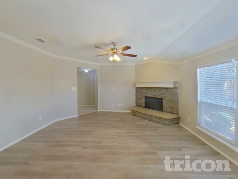Building Photo - 716 Sequoia Dr