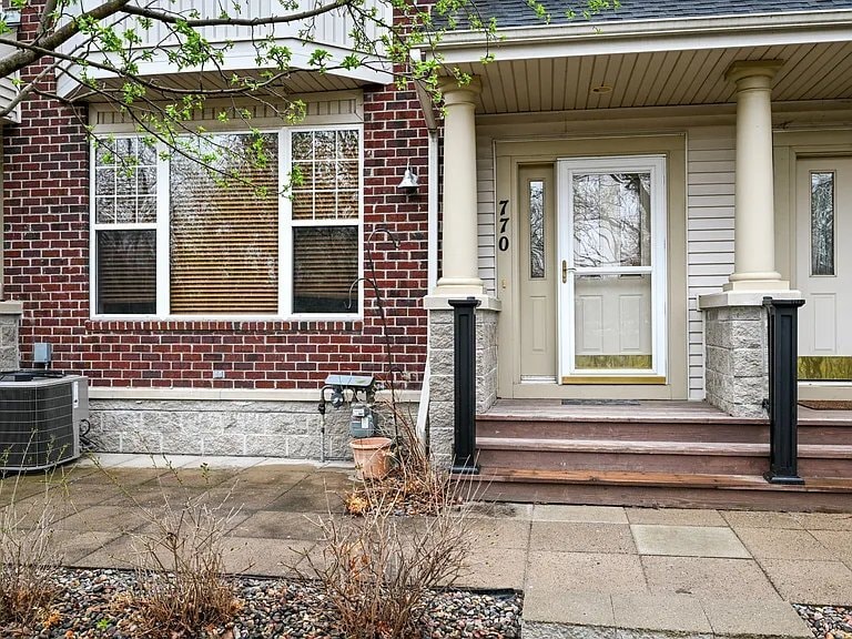 Building Photo - 770 Wisconsin Ave N