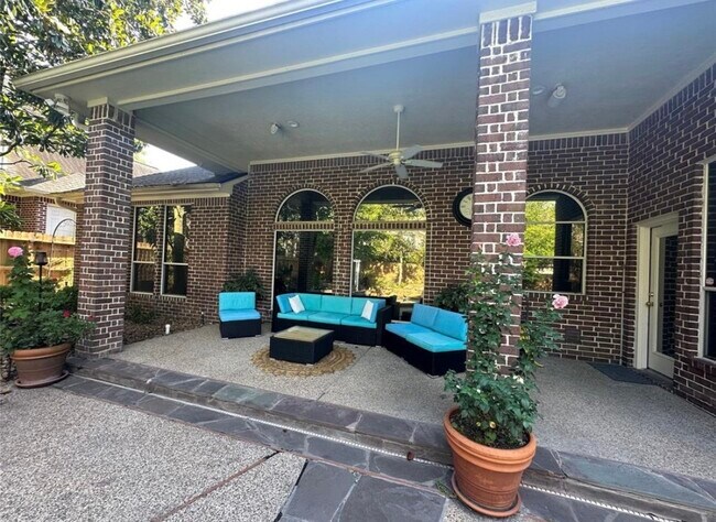 Building Photo - 94 E Fairbranch Cir