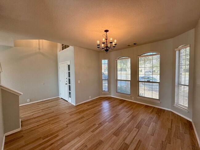 Building Photo - 5 bedroom, 3 bathroom home off TPC Parkway!