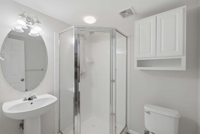 Building Photo - Elegant End-Unit Townhome with Exceptional Community Amenities