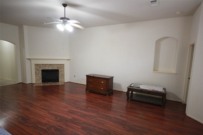 Building Photo - 19055 Village Maple Ct