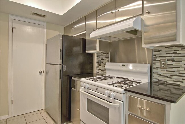 Building Photo - 6489 Hart Ln