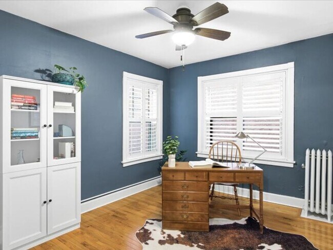 Building Photo - Cap Hill Beautiful 2 Bed Charming and Light Filled condo in the Blenheim