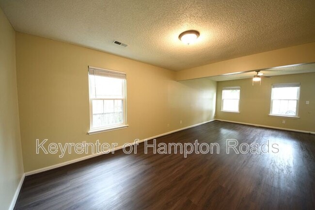Building Photo - 192 S Hall Way