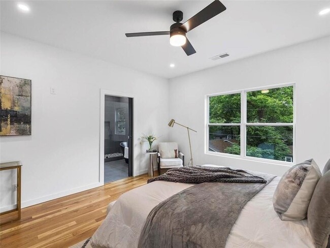 Building Photo - 1065 Hubbard St SW