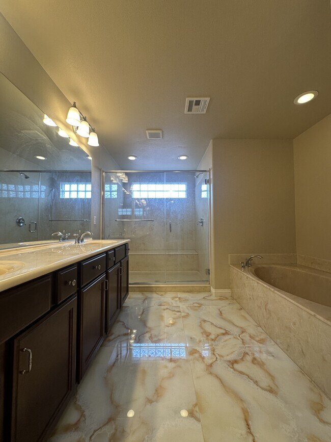 Building Photo - 8125 Crimson Creek Ct