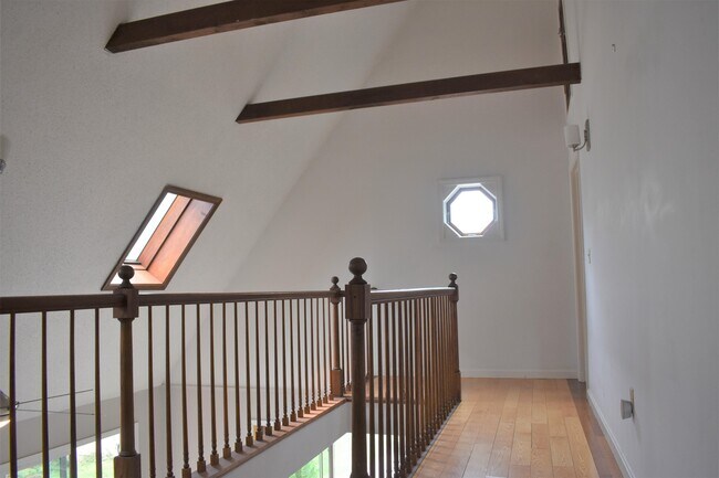 Building Photo - 26 Riverbend Rd