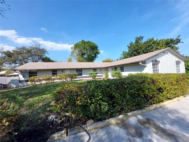 Building Photo - 2319 Johnson St