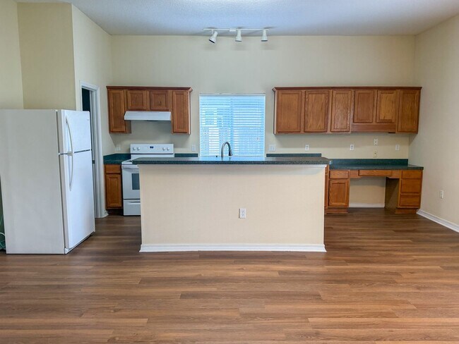 Building Photo - 5442 E Brook Dr