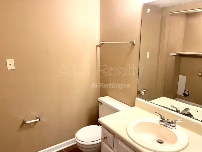 Building Photo - 145 Meadowbrook Ct