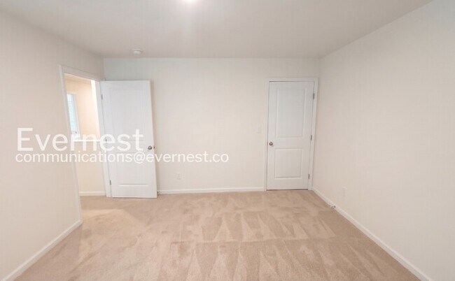 Building Photo - 3-Bed/2.5-Bath Spacious Home/Available Now!