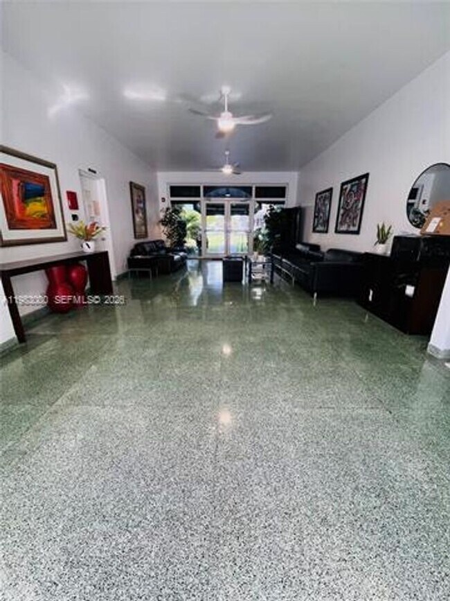 Building Photo - 10190 Collins Ave