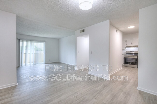 Building Photo - 515 Basswood Ave