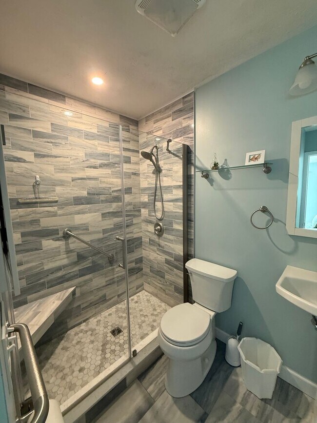 Building Photo - NEW OWNERS OF THIS FURNSIHED OFF-SEASON RE...