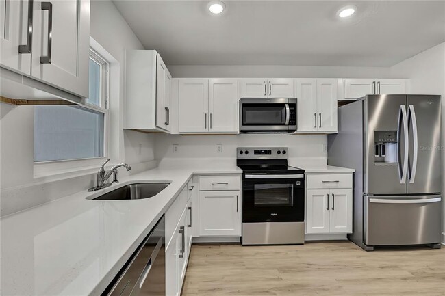 Building Photo - 3390 Dristol Ave