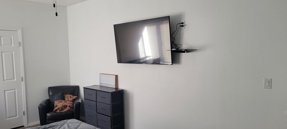 Building Photo - 5325 Caprock Ct NE
