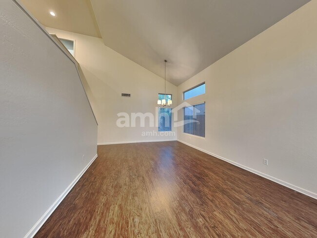 Building Photo - 518 W San Remo St