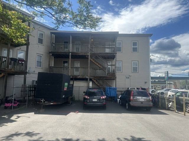 Building Photo - 754R Aiken Ave
