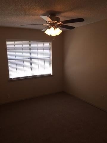 Building Photo - 10101 Camelot Dr