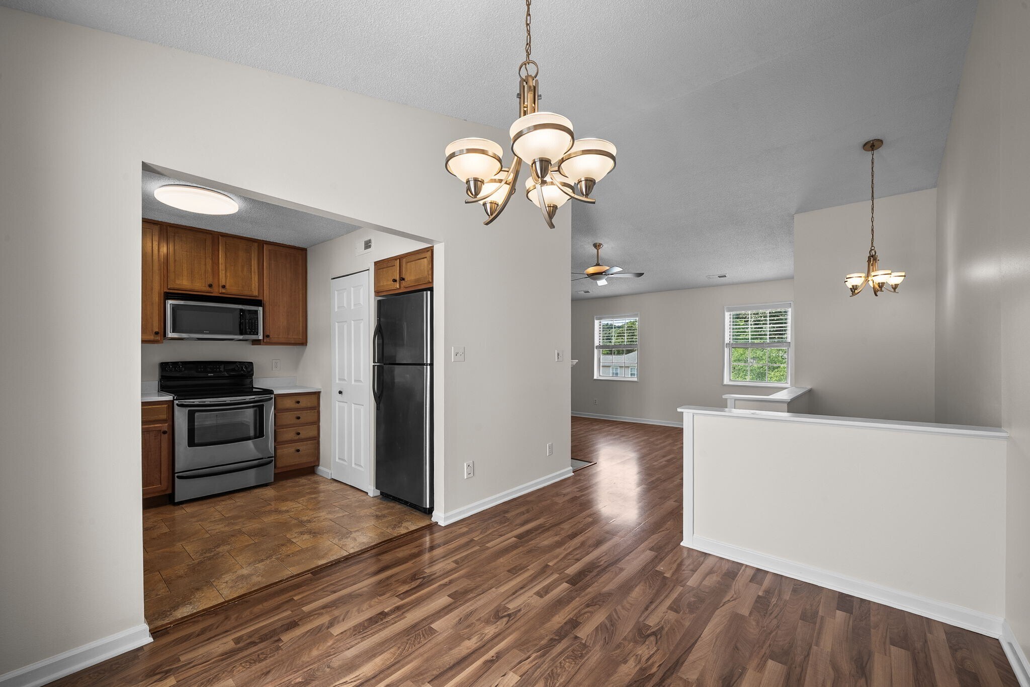 Building Photo - 1614 Thrush Ter