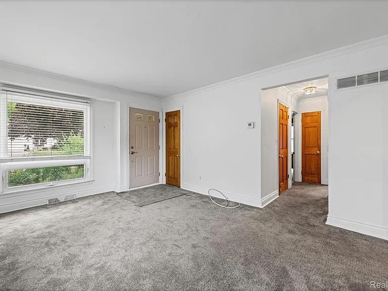 Building Photo - 4010 Linwood Ave