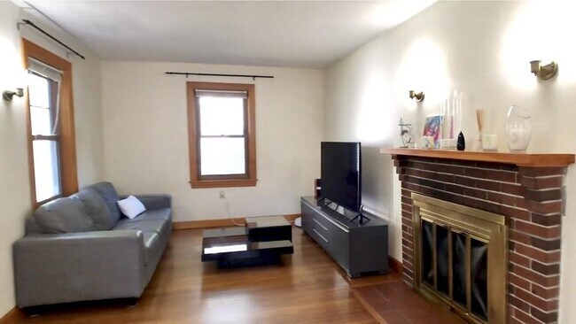 Building Photo - 8 Dunedin Rd