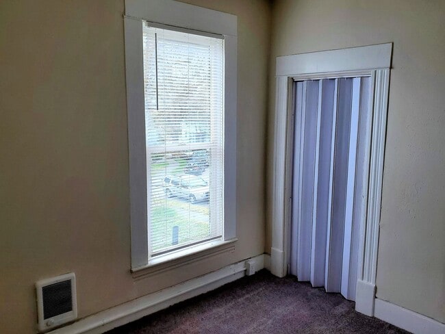Building Photo - Fantastically updated Monroe District Area 3BR/1.5BA House