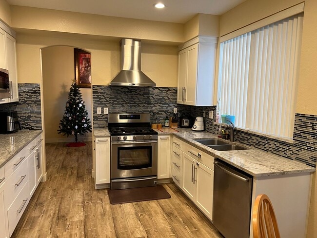 Building Photo - Charming 4 Bedroom Ridgeview Large Lot Home!