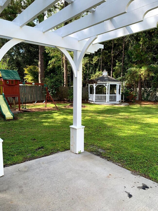 Building Photo - Beautiful 4-Bedroom Valdosta Home with Sun...