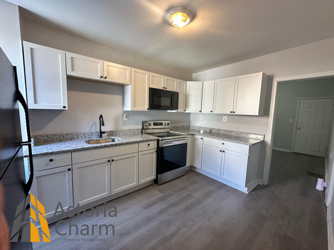 Building Photo - Updated 3 bedroom 1 bath Rowhome with Fenc...