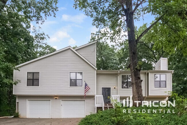 Building Photo - 3833 Greenbrook Dr