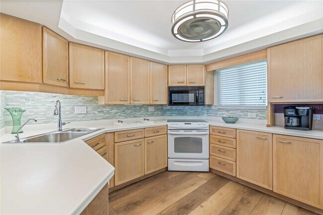 Building Photo - 1500 Park Beach Cir