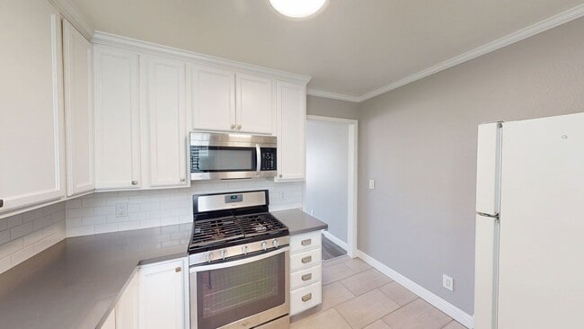 Building Photo - 501 Velasco Ave