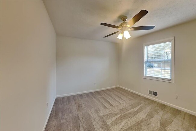 Building Photo - 3499 Ulster Ln NE