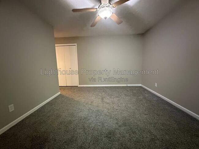 Building Photo - 120 Heather Hills Dr