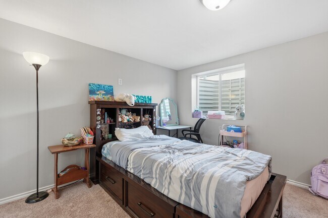 Building Photo - 21913 N Meadowview Dr