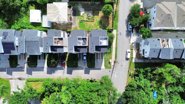 Building Photo - 2302 Johnson St