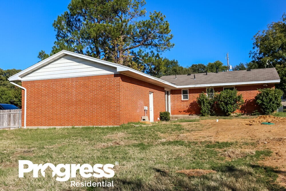 Building Photo - 6420 Valley Ridge Dr