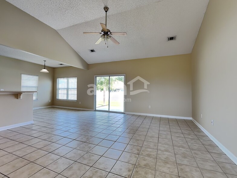 Building Photo - 521 Amsonia Cir