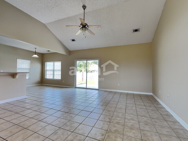 Building Photo - 521 Amsonia Cir