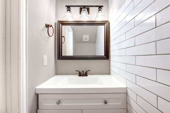 Building Photo - 3929 Tanglewilde St