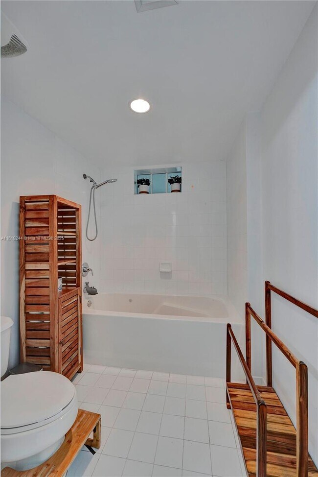 Building Photo - 7270 SW 88th St