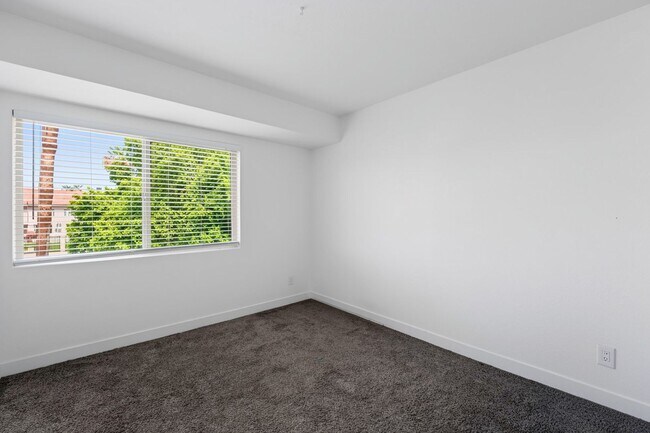 Building Photo - Stylish Dobson Glen Townhome | Updated Kitchen, Loft & Pool Access