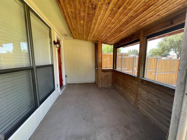 Building Photo - 2205 Prairie Creek Trail