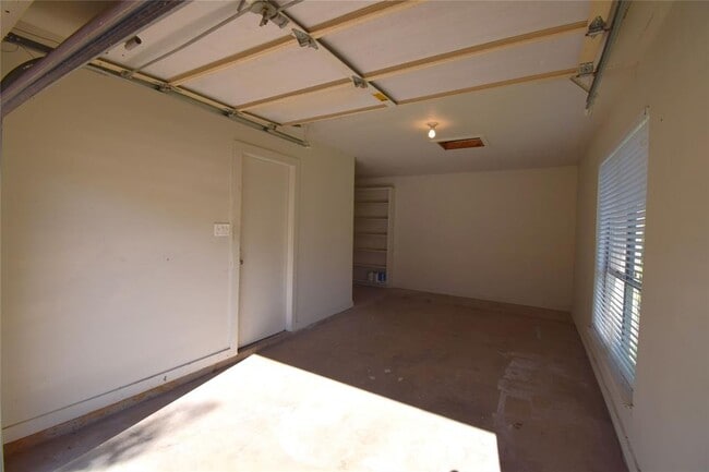 Building Photo - 5936 Cherry Loop