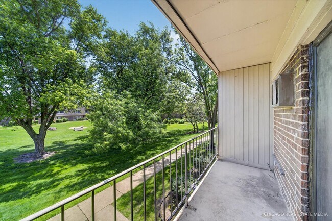 Building Photo - 138 E Bailey Rd